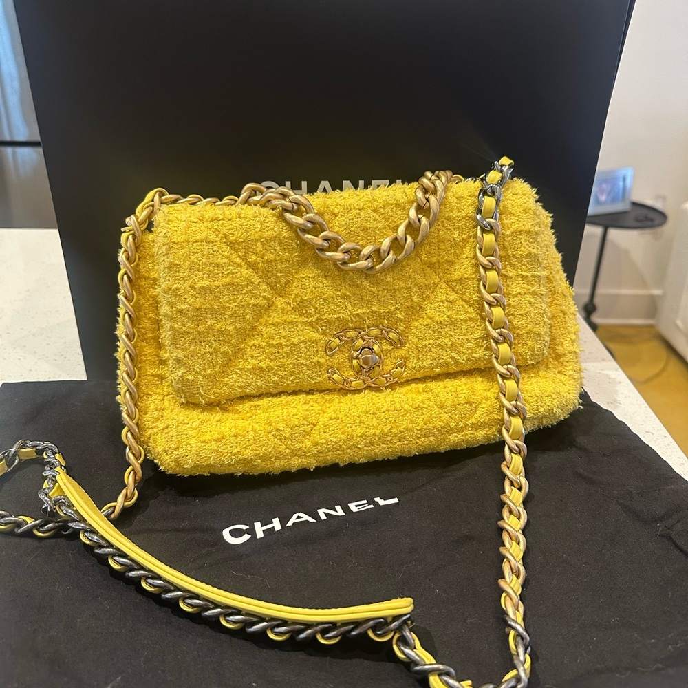 CHANEL Yellow Crossbody Bag with Quilted Texture and Gold Chain Strap